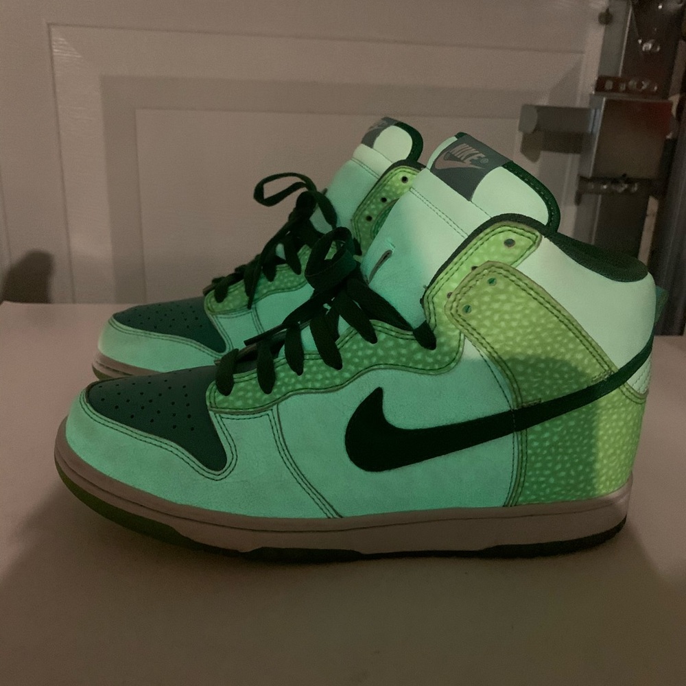 Dunk High premium “ Glow in the dark 2” sz 7.5